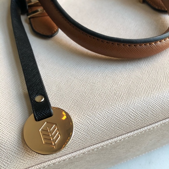 Call it Spring handbag with adjustable strap - Picture 2 of 6